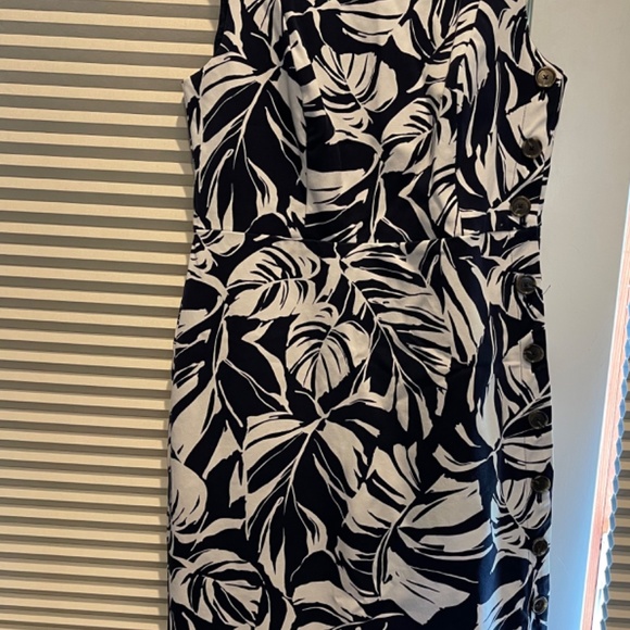 Sleeveless Navy & White Sheath Dress - Picture 5 of 8